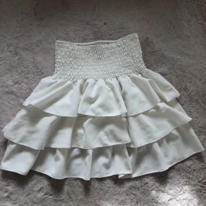 Kjol - Vit kjol köpt i Italien. 