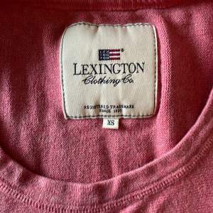 Fin tunnare stickad tröja från lexington.  Oversized stil som är lite längre . Passar även en s/m 