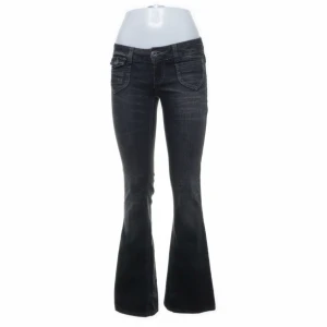 Only jeans Low waist - Jätte fina jeans från Only, Ny köpta från sellpy❤️ skriv om ni vill ha fler bilder