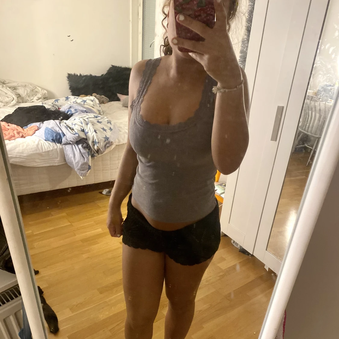 Gulligt linne med spets 