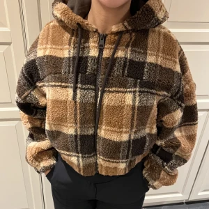 Teddyjacka - Varm och härlig Höstjacka. Väldigt fint skick🤎✨