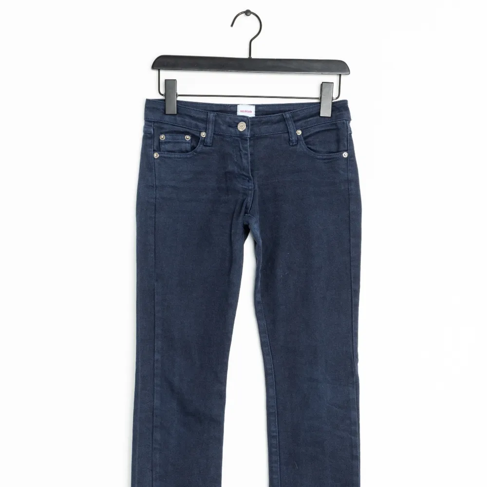 Assnygga gråa low waist straight jeans med slits! Märket är Sass & bide🤍Köpta secondhand🤍bra skick!!. Jeans & Byxor.