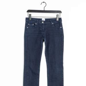 Assnygga gråa low waist straight jeans med slits! Märket är Sass & bide🤍Köpta secondhand🤍bra skick!!