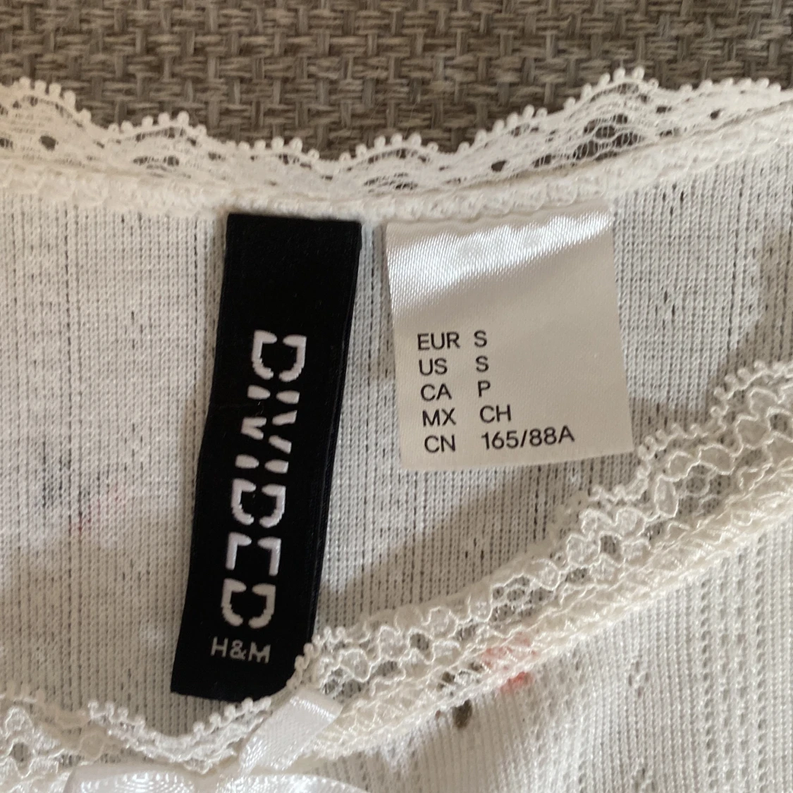 Linne med lite detaljer - 90