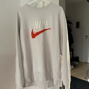 Nike sweatshirt  - Vintage nikehoodie, köpte fel storlek
