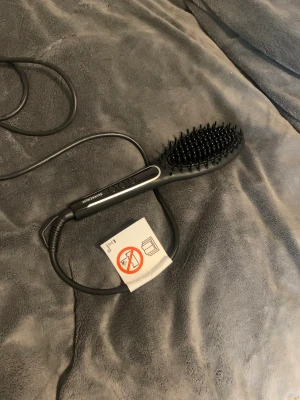 Värmeborste  - Jättebra om man inte orkar ta fram plattången, aldrig använd och jättebra kvalitet ❤️