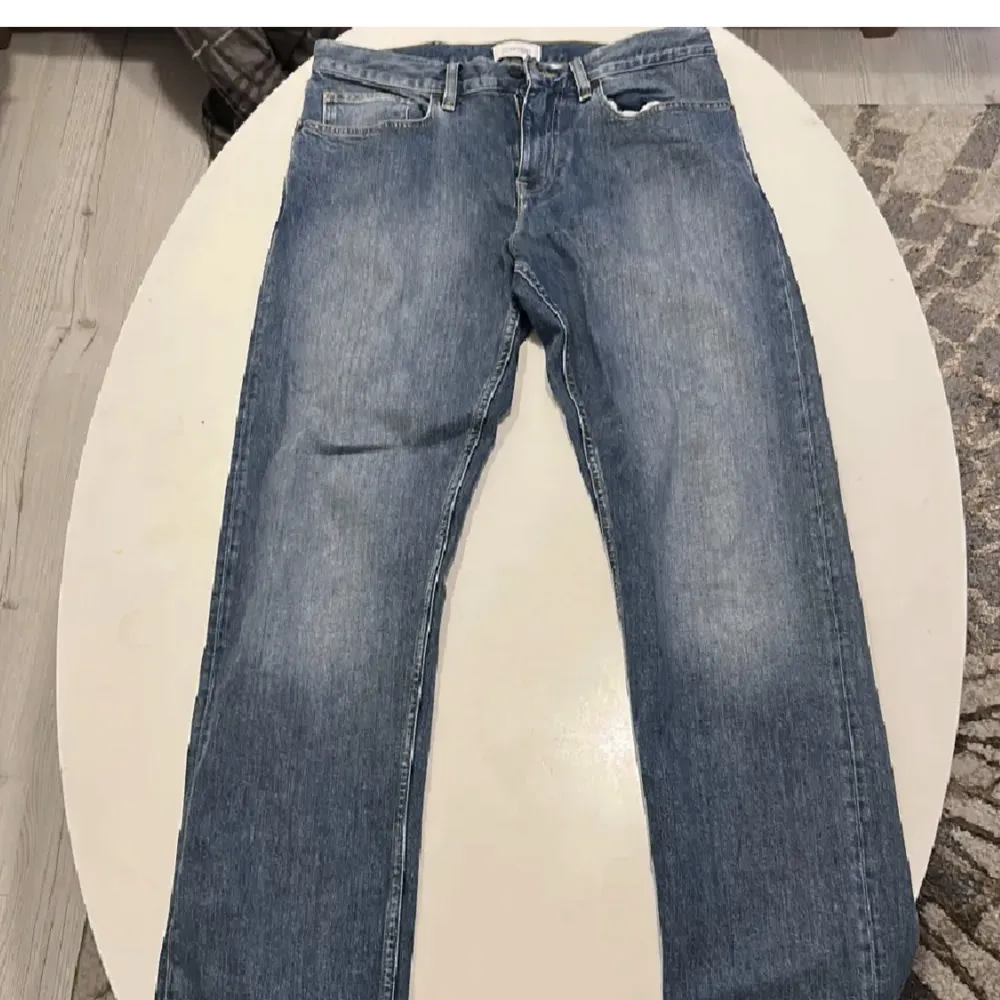 Schyssta Calvin Klein jeans som är i nyskick, straight fit. . Jeans & Byxor.