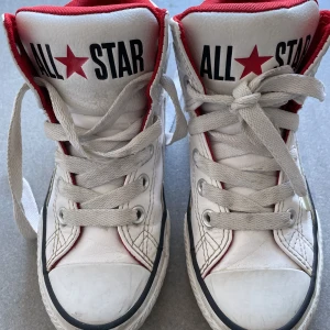 Convers  - Strl Eur 33 I skinn imitation 