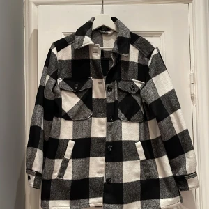 Vår jacka - Rutig jacka i super skönt material, nästan aldrig använd