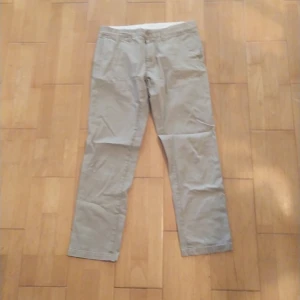 CARHARTT Chinos - Carhartt Johnsson pant. Size 32 32. 80 cm circumference in the waist and length of the whole pant is 102 cm. 