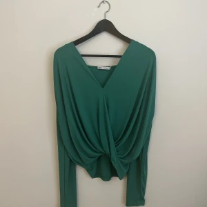 Grön topp - Från zara, aldrig använd 