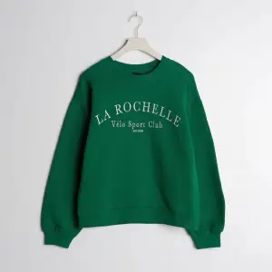 En jätte fin sweatshirt från Gina tricot som verkligen är i bra kvalitet,tröjan har en jätte fin grön färg också!!!💖