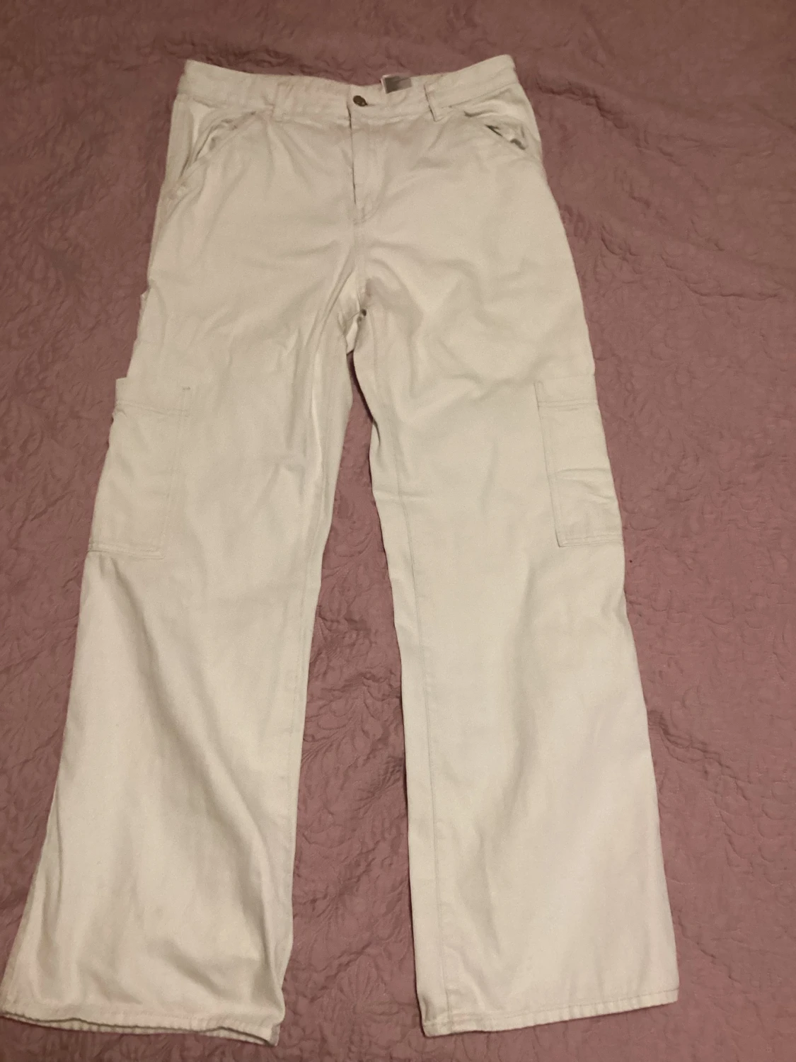 Snygga vita cargo pants