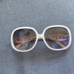 Solglasögon  - Fina solglasögon som inte används längre!🌸❤️