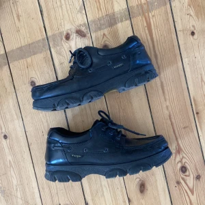 Chunky Wrangler - Skor i skinn från wrangler med chunky sula 