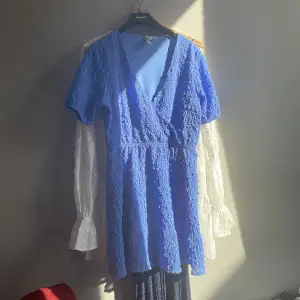 Jättefin blå klänning ifrån hm. 
