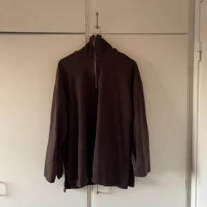Brun half-zip - Brun långärmad half-zip Stl XL 150kr