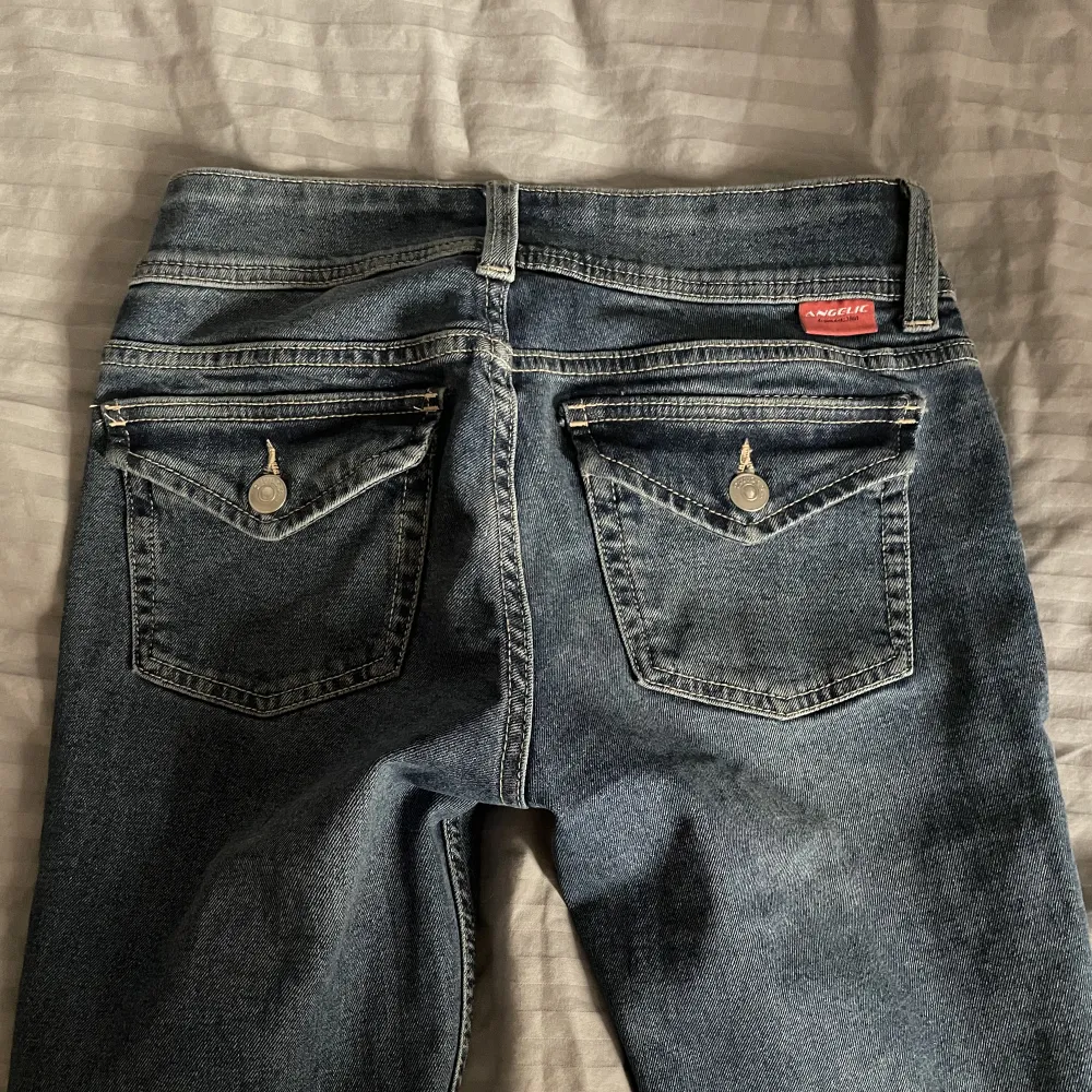 Low waist hm jeans som är slutsålda. Säljer pga att dem inte kommer till användning🥰. Jeans & Byxor.