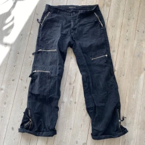 Snygga baggy straight lågmidjade byxor  - Som titeln säger hihi 