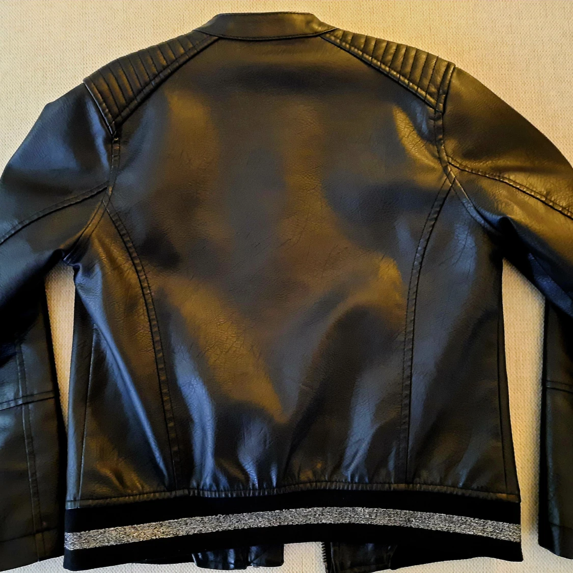 Läderjacka i svart eco läder från Pepe Jeans, stl 140 - 91