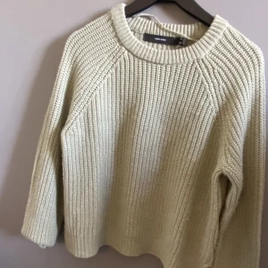 Stickad tröja - Fin ljusgrön stickad tröja från Vera Moda  Knappt använd 