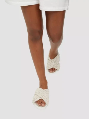 Inuikii tofflor - Populära superfina inuikii tofflor💘💘.  Använda under resa därför superpris☺️  Nypris 2299kr 