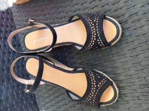 Sandaler 39 / 24.5 - bra skick
