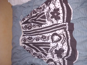 Kjol - Jättefin kjol med många fina detaljer! Säljer pga att den är för liten. 