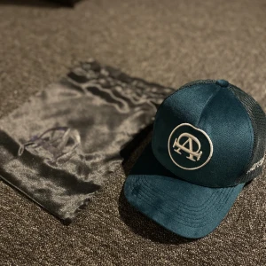 AllCap1 keps ”Green G.O.A.T Velvet” - Grön All Cap One keps helt ny oanvänd Med alla tillbehör, DM för fler bilder. Nypris: 450kr