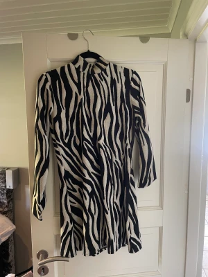 Klänning zara - Helt oanvänd klänning