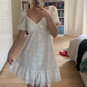 Studentklänning 💘 - Säljer denna studentklänningen eftersom jag hittat en annan! Såå fin och helt ny! Lägg gärna prisförslag ❤️🥰 