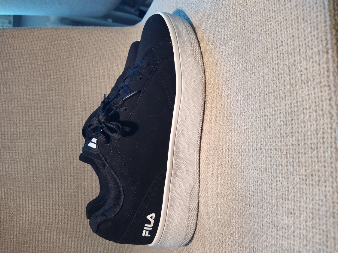 Helt nya Fila Dam sneakers 41 