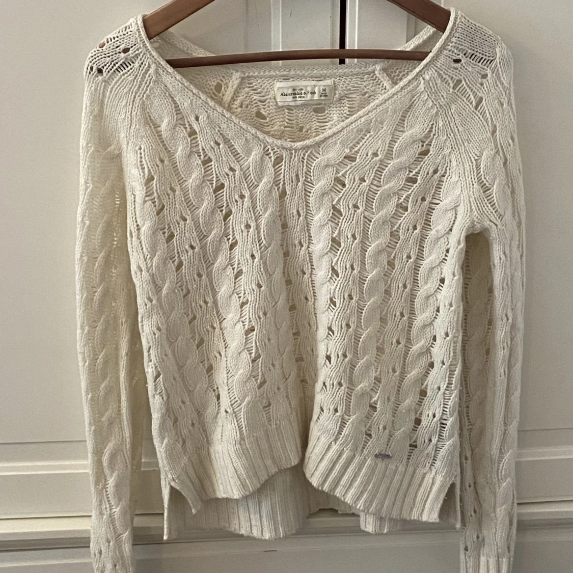 Vit stickad tröja. - 90