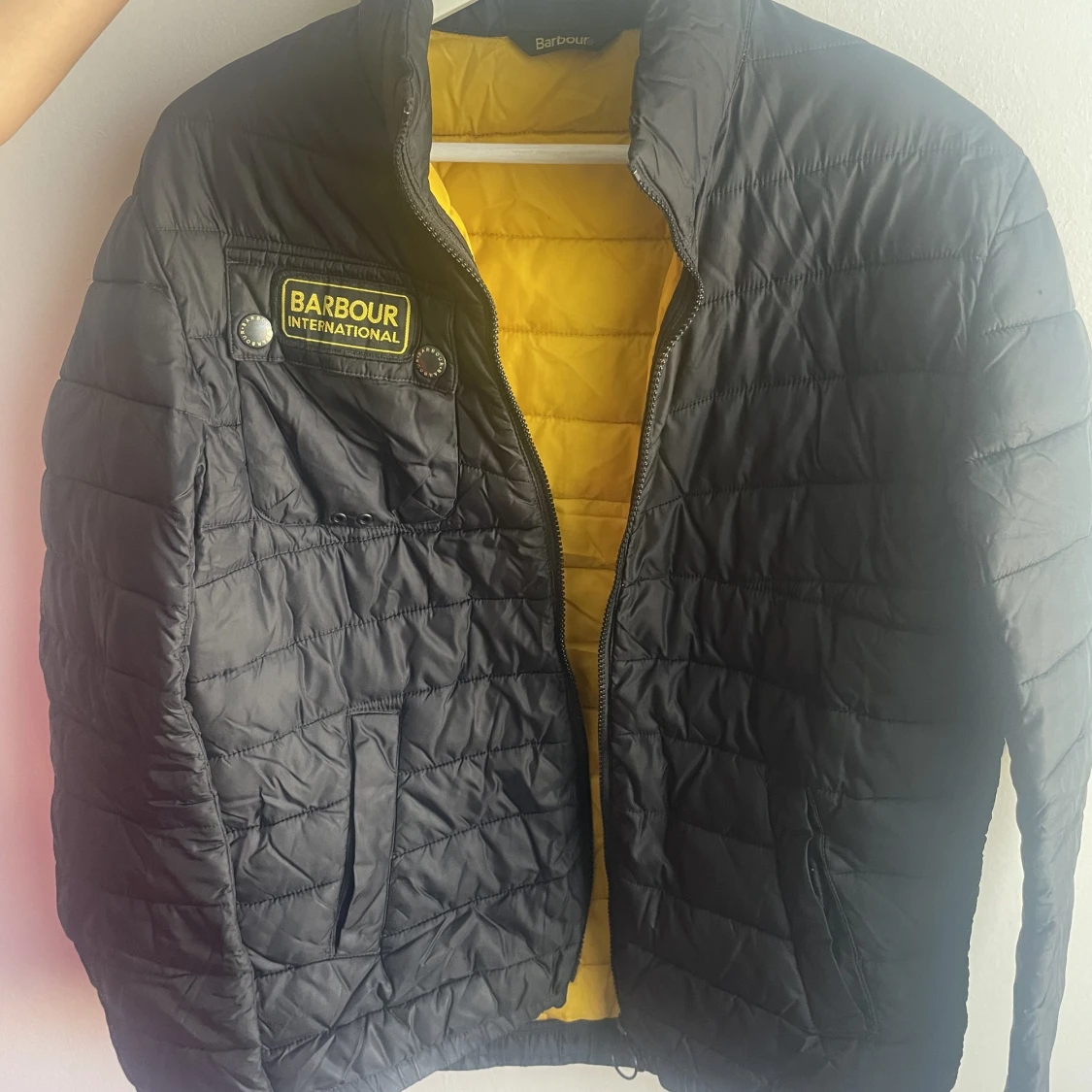 Barbour Chain International Baffle Svart