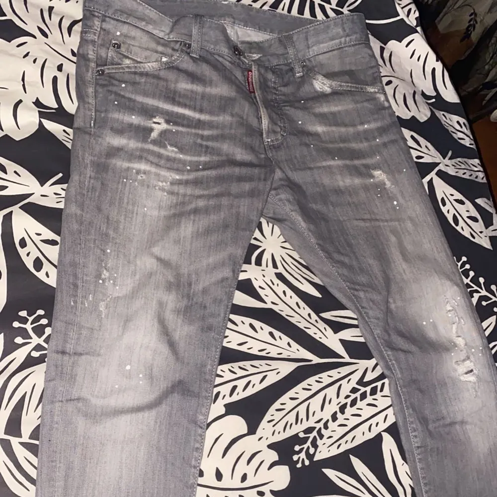 dsquared2 jeans herr helt nya storlek 48 kvitto ingår . Jeans & Byxor.