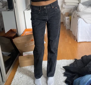 Midwaist zara jeans  - Knappt använda 💕jag är 174💕