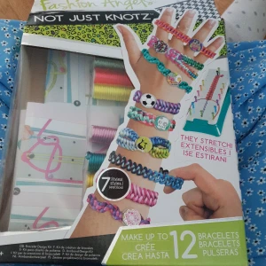 Armbandssätt - En roligt och pyssligt armbandssätt! Ny köpt, bra skick! Kontakta vid pris vad ni kan köpa den för❤️