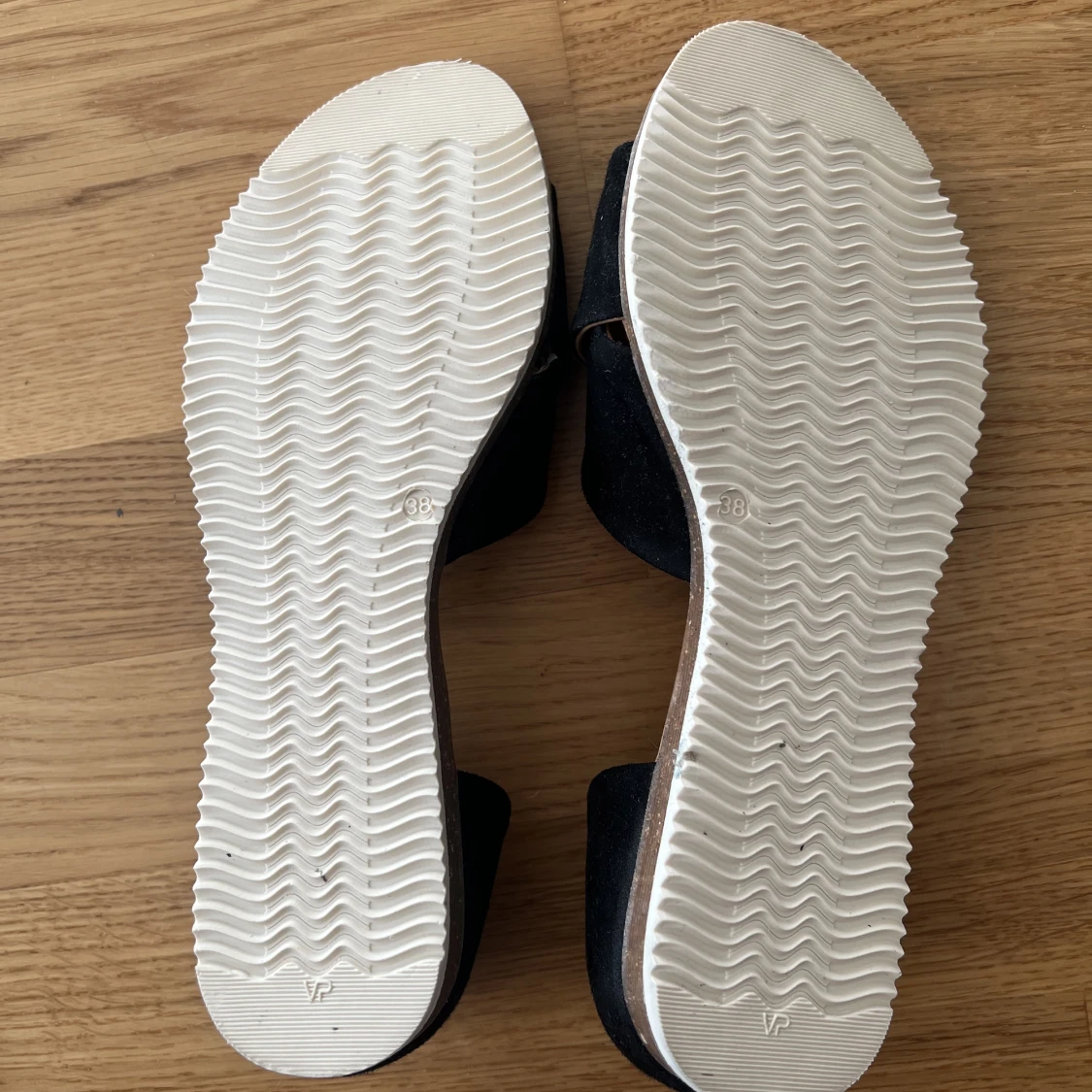 Oanvända sandaler, storlek 38 - 91