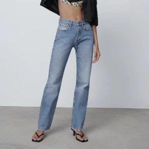 Jeans zara - Använda & tvättade men i fint skick!! Midrise & straightleg. 💞