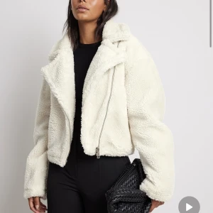 Teddyjacka - Teddyjacka från nakd i stl 36. Nypris: 699kr