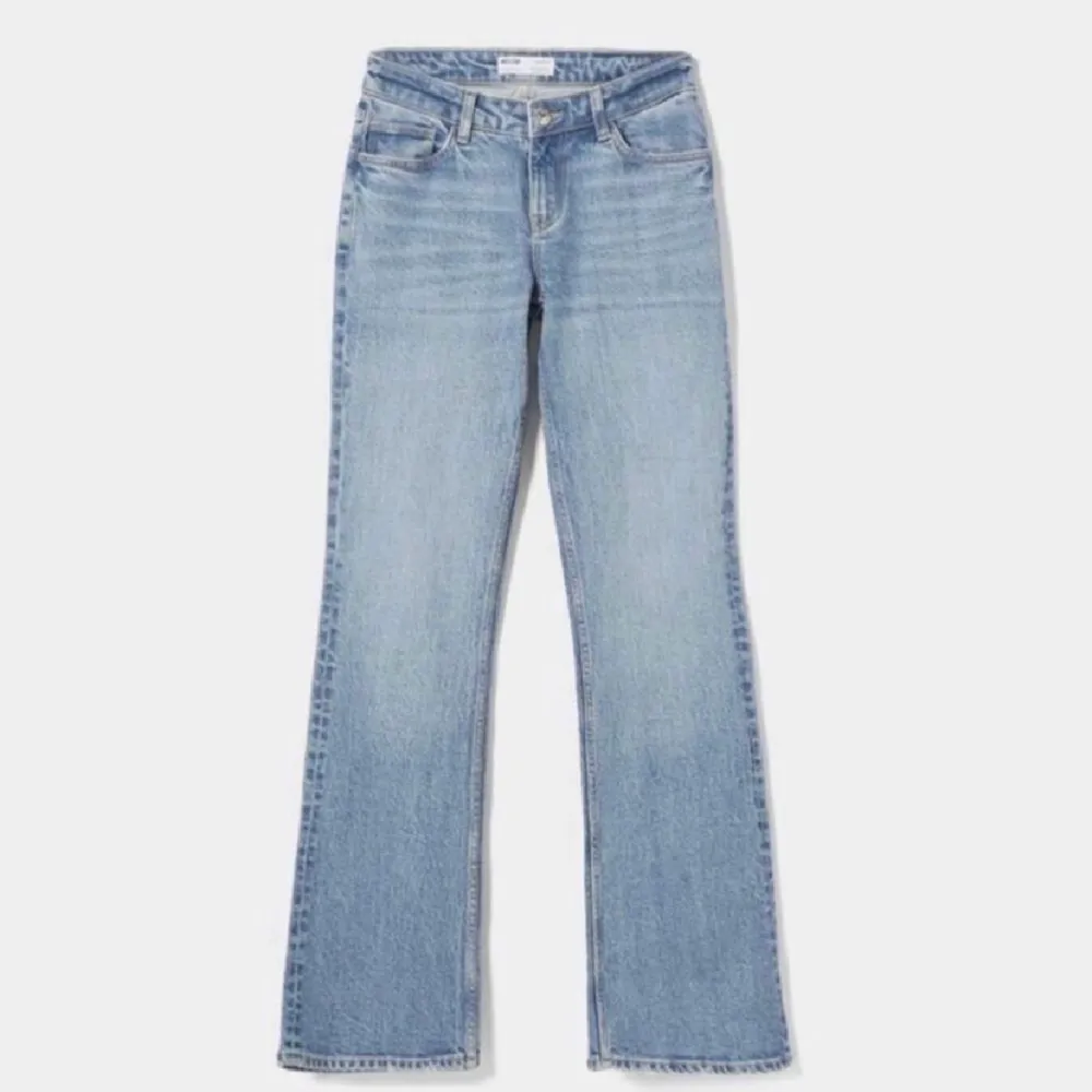 Intressekoll på de hör jeansen från Bershka i storlek s.. Jeans & Byxor.