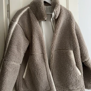 Jacka från H&M  - Så fin jacka från h&m. 