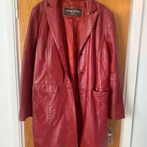 Really beautiful red leather jacket in great condition, ask for more pics or info if needed  Size 42, but looks great as a bit oversized too since im size 34 usually! :)