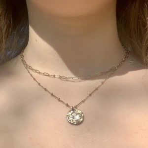 Halsband  - Superfint halsband som tyvärr inte kommer till användning. Frakt blir 18  kr 🌸