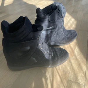 Isabel marant liknande skor - SUPERSNYGGA marantliknande kilklackar som tyvärr inte kommer till användning, SUPERSNYGGA verkligen!!!❤️💕💕