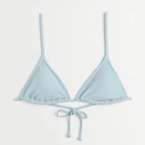 Glitter bikini - Superfin glittrig bikini från HM, i nyskick!! Färgen syns bäst på andra bilden🥰