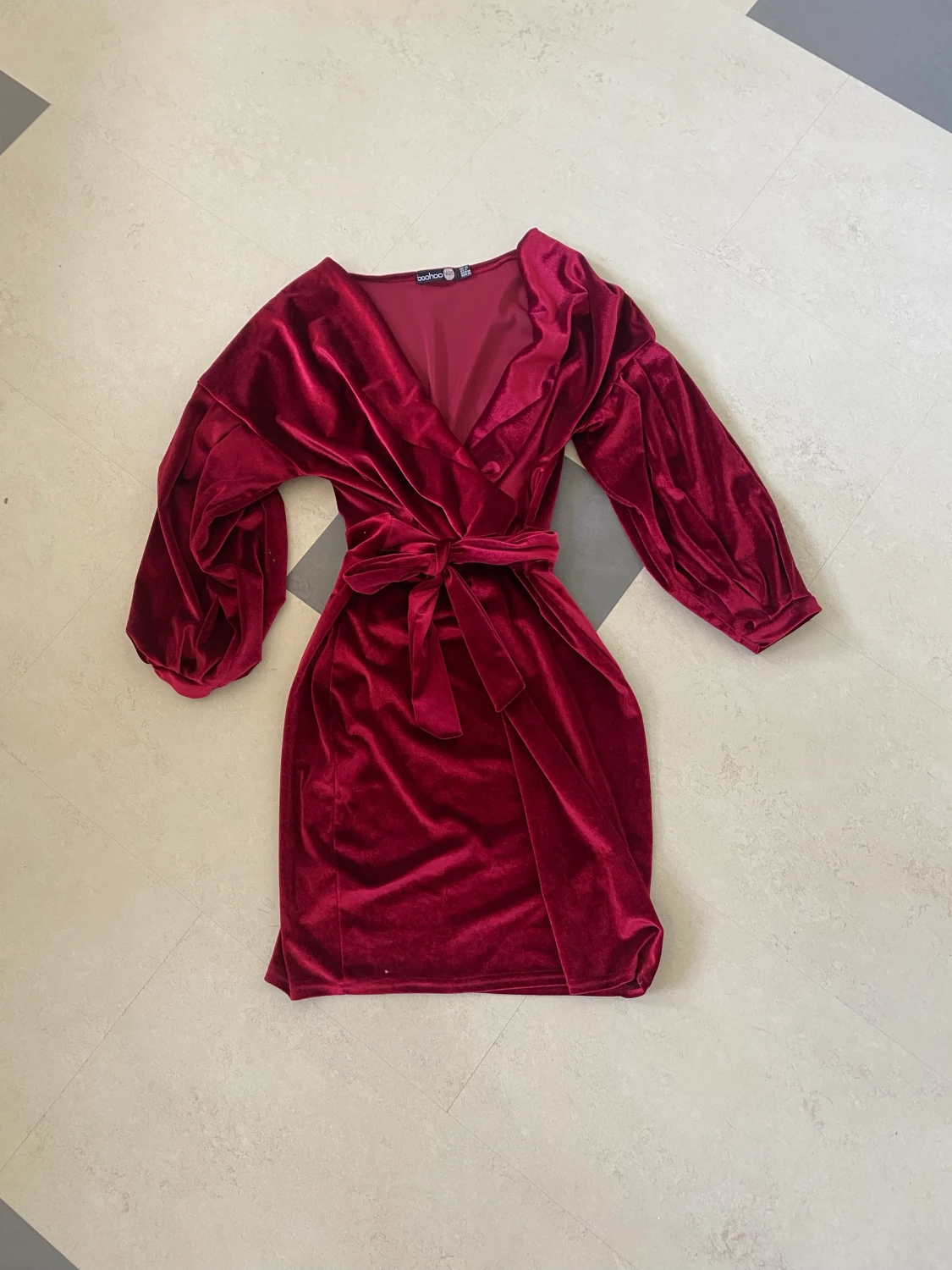 Vinröd fin-klänning i sammet