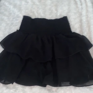 Chelsea kjol - Jätte fin kjol från Chlesea nypris 450 säljer för 250 då den knappt är använd 💓 Har en exkat lika Dan i vit