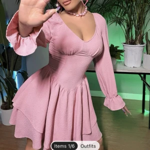 Rosa klänning - Endast testad, säljer eftersom den satt för tight runt bysten. Storlek L. Köpt för 220