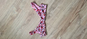 Bikini överdel - Blommig bikini överdel från nakd, utan vaderade kupor, storlek xs